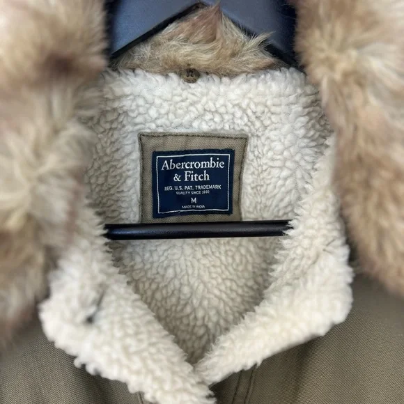 Abercrombie & Fitch Womens Sherpa Lined Jacket Tan Faux Fur Collar Cropped Y2K M - Picture 3 of 7